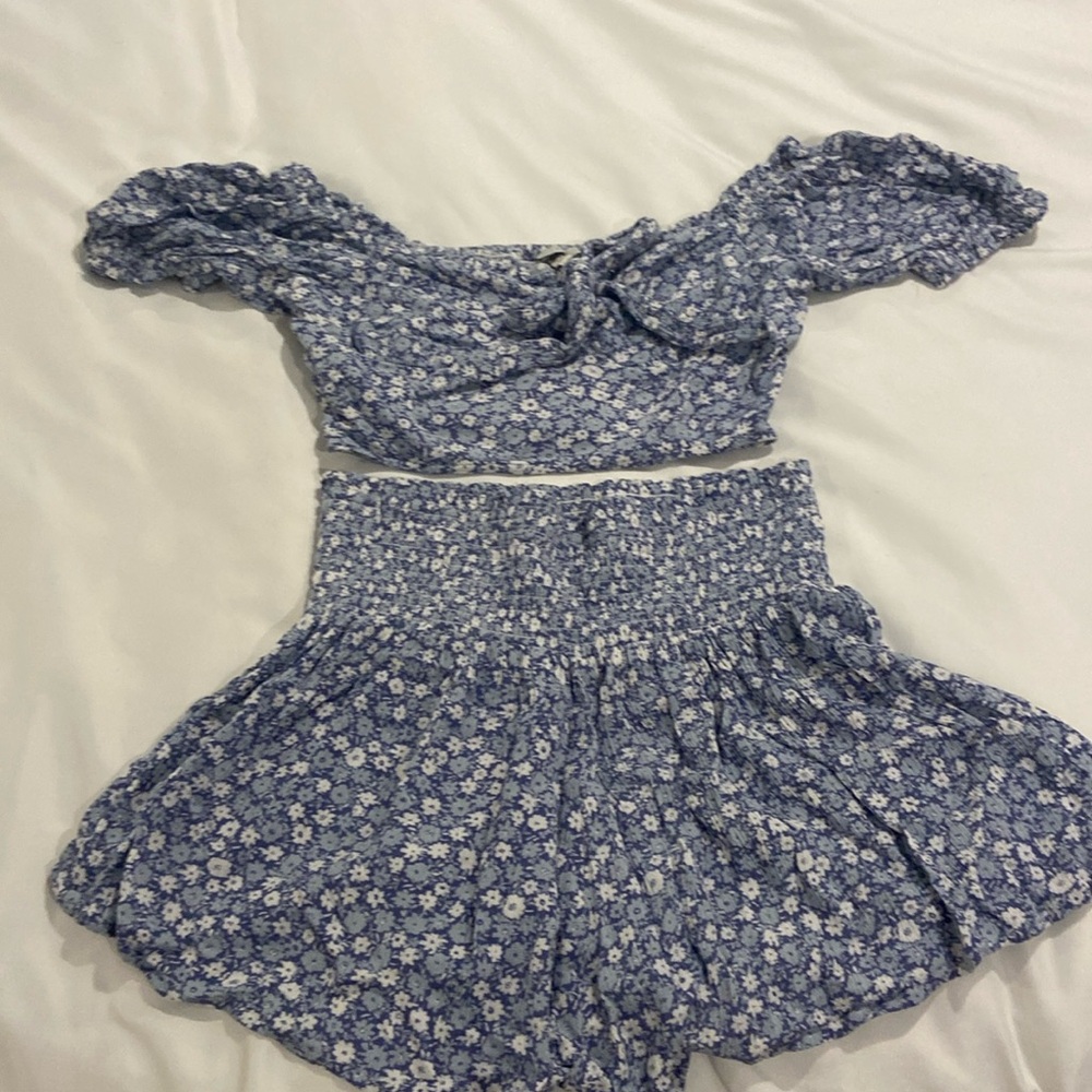 Girls cute short set by Love Tree (Nordstrom) size small